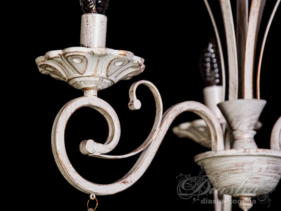 Люстра с белыми абажурами