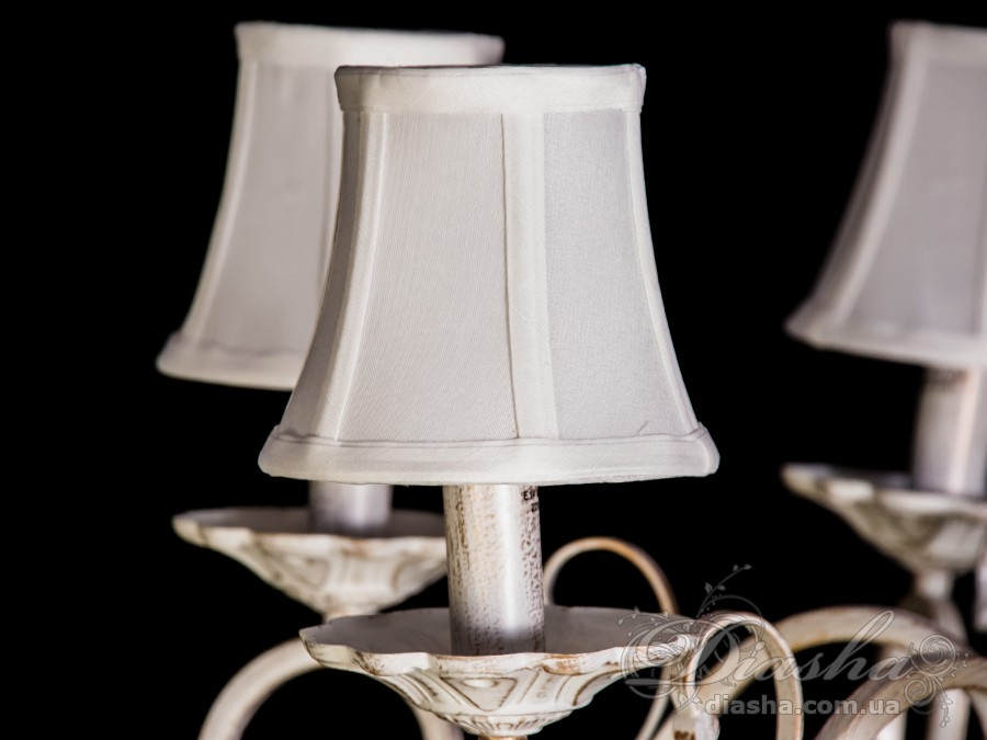 Люстра с белыми абажурами
