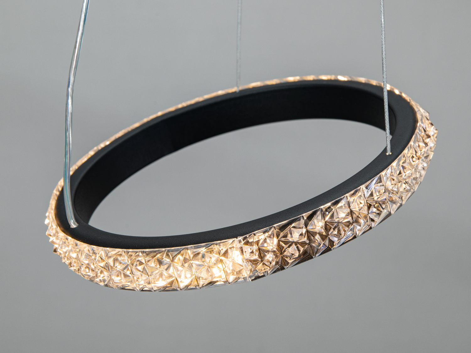 Стильна, елегантна LED люстра з димером, потужністю 100W, чорного кольору