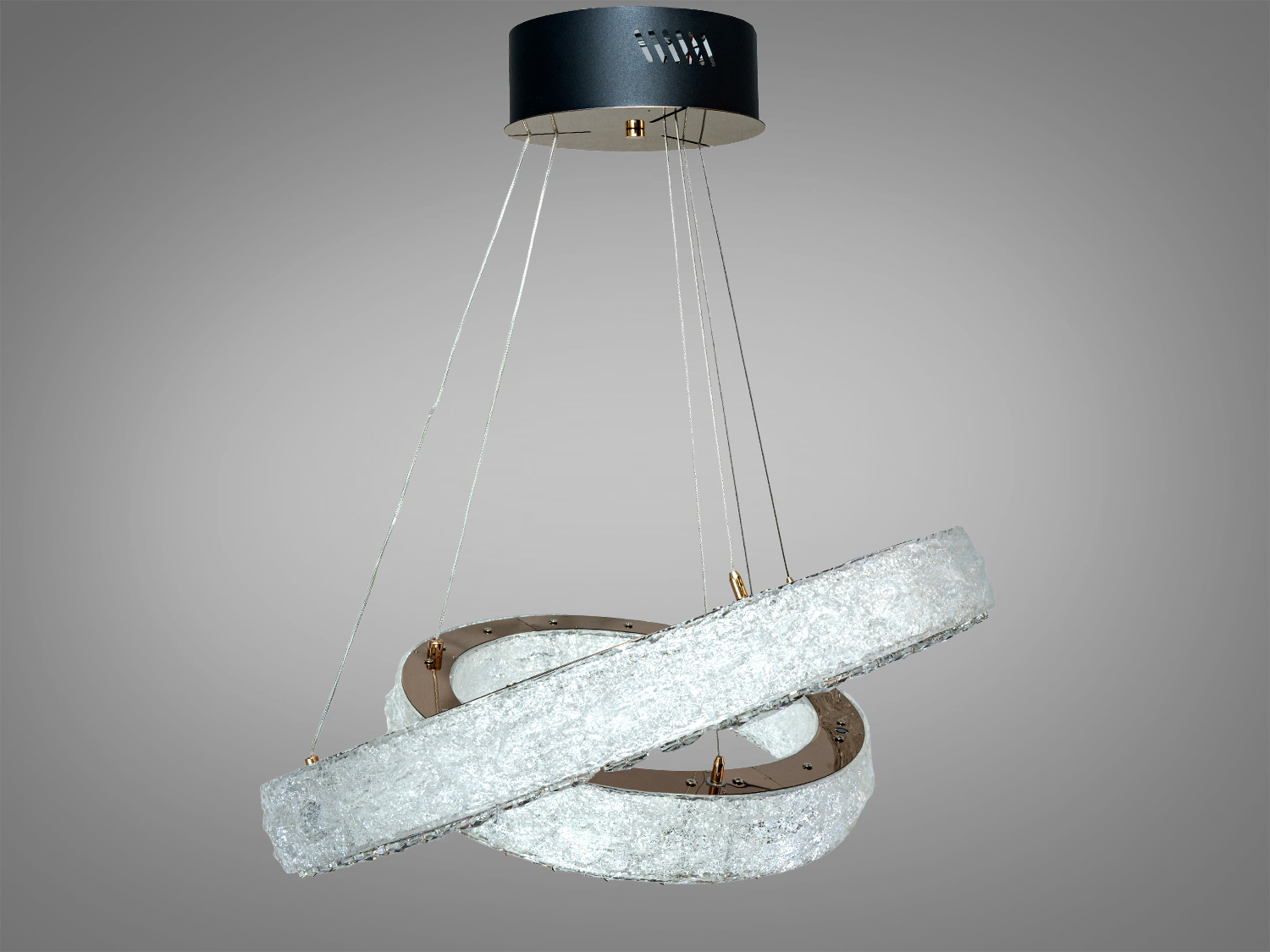 Підвісний світильник з матовими кільцями, що створюють м′яке освітлення. Підходить для кухні або їдальні.