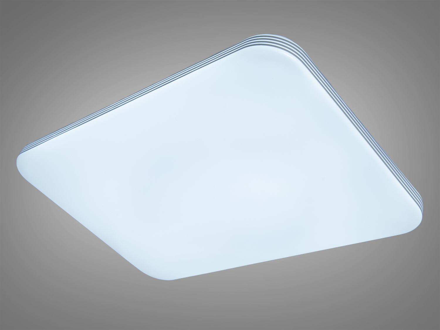 Світлодіодний світильник з матовим покриттям, призначений для сучасних інтер′єрів. Забезпечує м′яке та рівномірне освітлення.