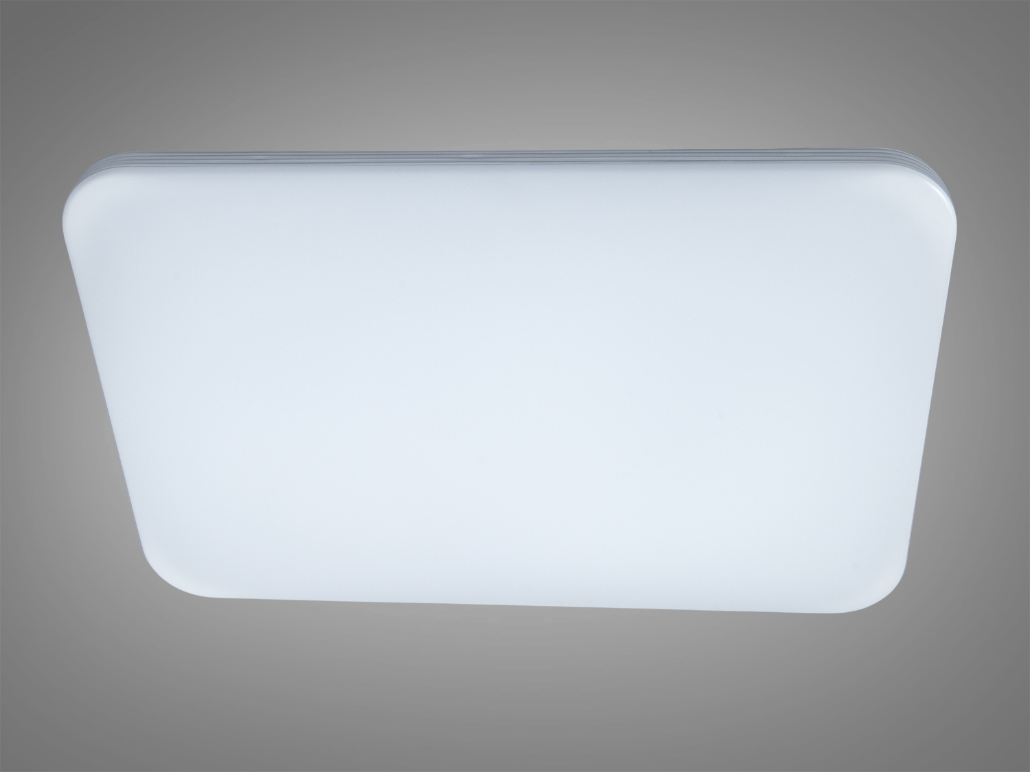 Плоский світильник з мінімалістичним дизайном, легко інтегрується в будь-який інтер′єр. Підходить для житлових та офісних приміщень.