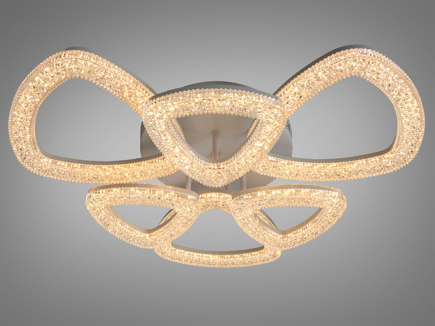 Стельовий світильник з трикутними LED-елементами, що випромінюють тепле біле світло. Підходить для затишних просторів.