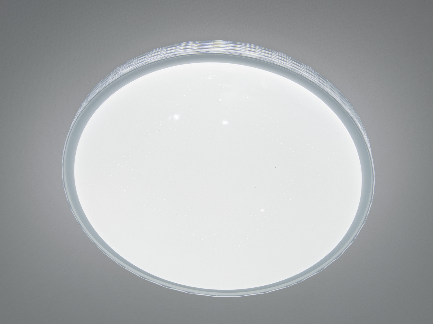 Кругла світлодіодна стельова люстра 85 Вт, біла. М’яке світло з матового плафона, керування настінним вимикачем. Для кімнат до 15 м².