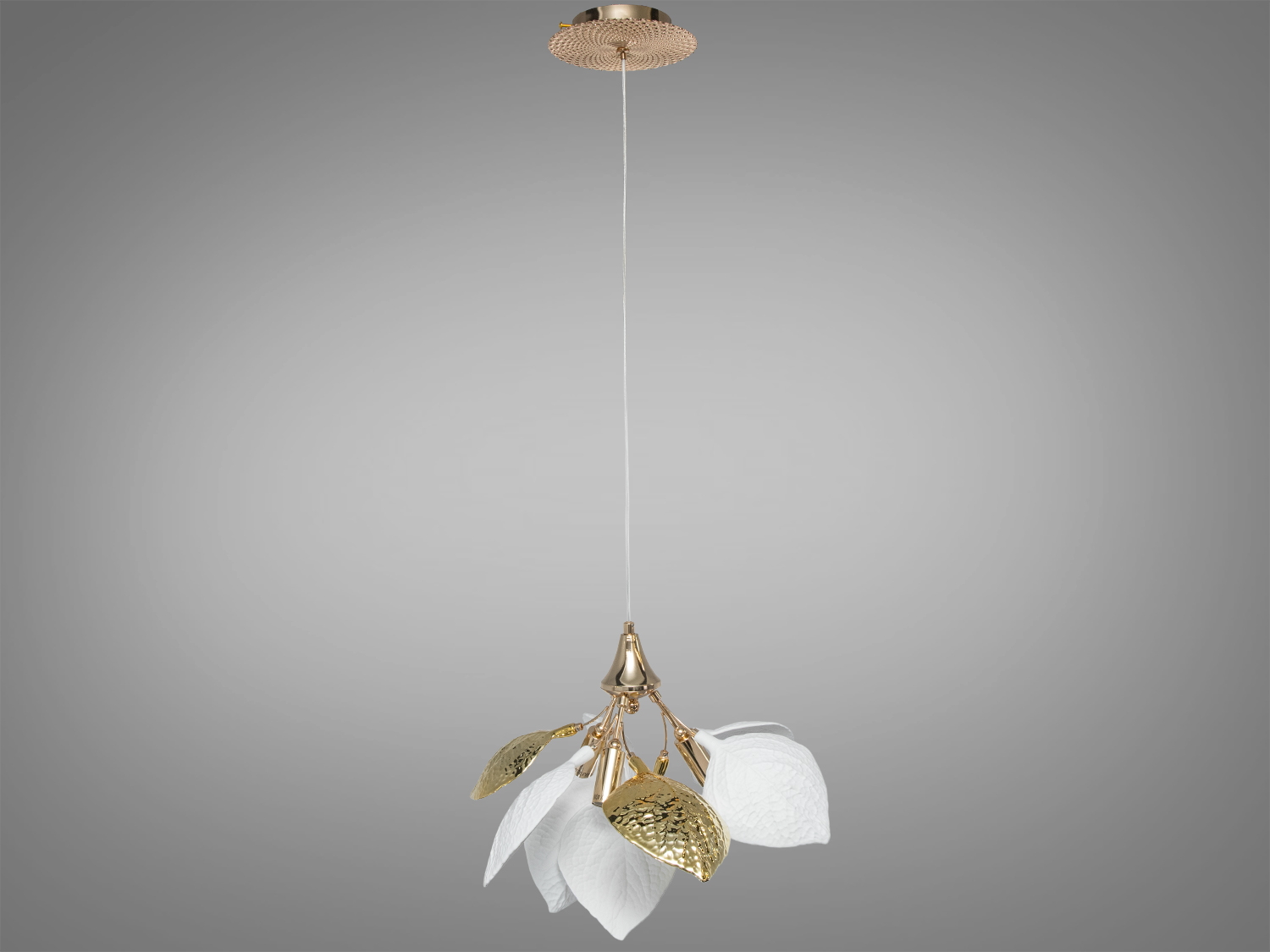 Світильник підвісний з пелюстками, що імітують листя. Золоті та білі елементи створюють стильний акцент у приміщенні.