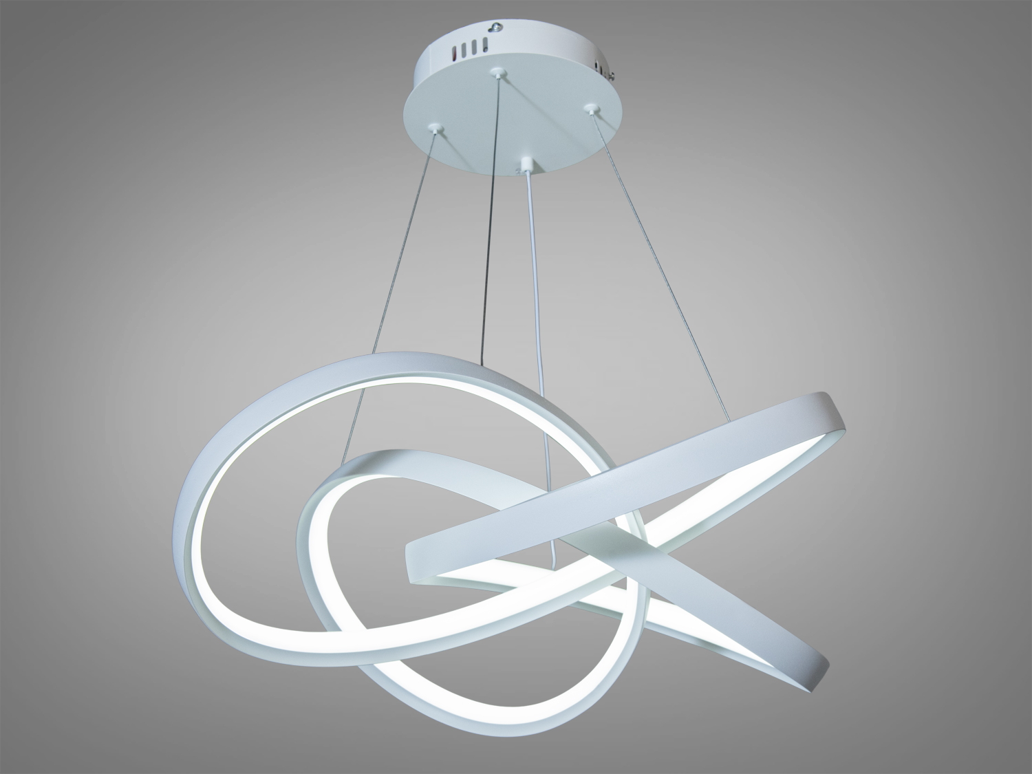 Підвісний світильник з LED кільцями, що переплітаються, створює сучасний стиль. Ідеально підходить для просторих інтер’єрів.