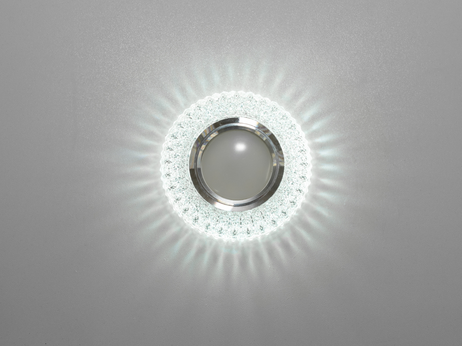 Точковий світильник з LED підсвічуванням є останнім криком моди від ТМ «Діаша», перетворюючи звичайне освітлення на чарівне дійство світла та тіней. Цей світильник не просто освітлює простір, він дарує йому життя і динаміку, завдяки своєму унікальному дизайну та м'якому світловому відблиску.
Витончені акрилові 
