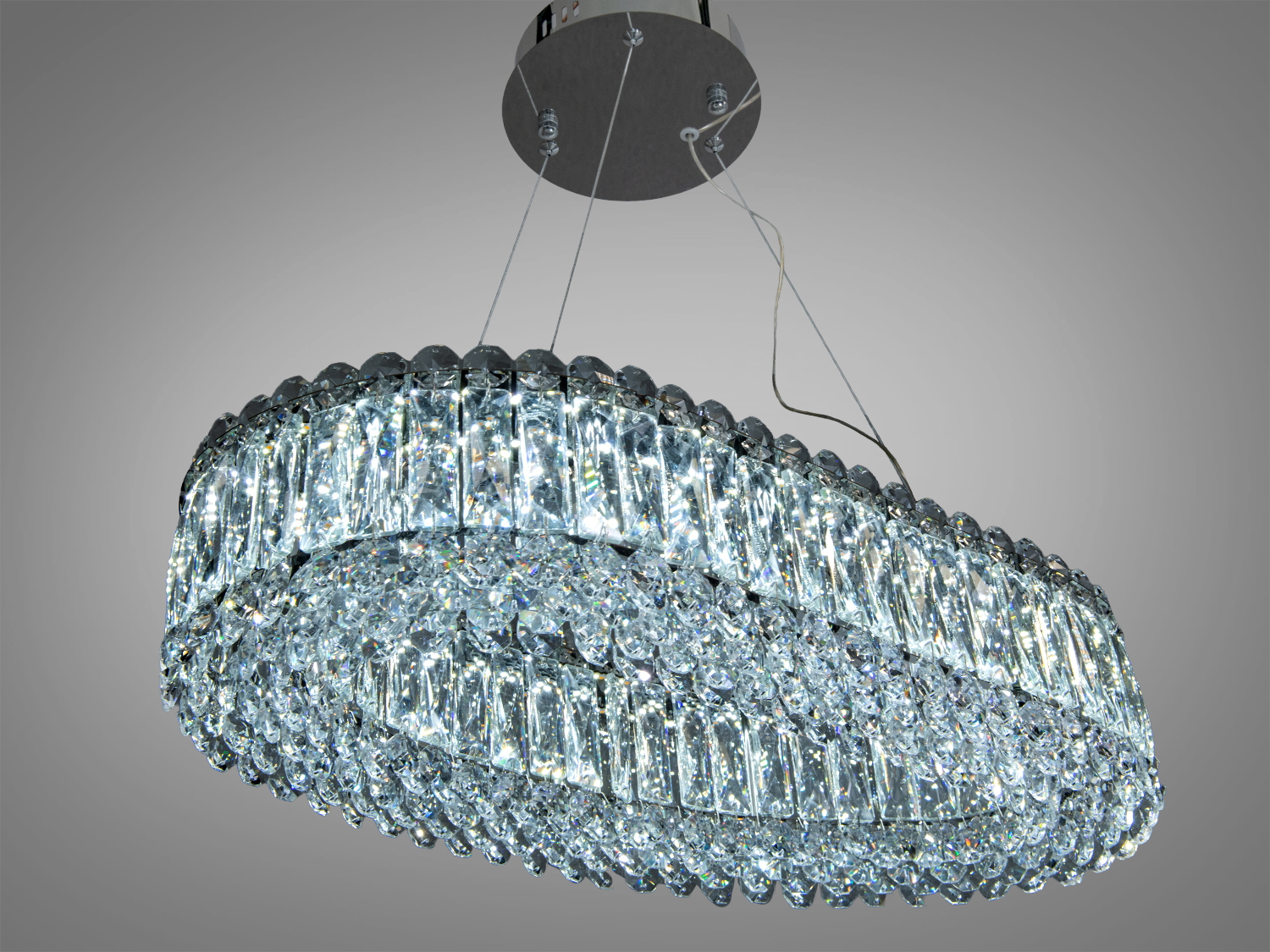 Овальна кришталева люстра з холодним білим світлом, підвішена на металевій основі. Ідеальна для офісних приміщень.