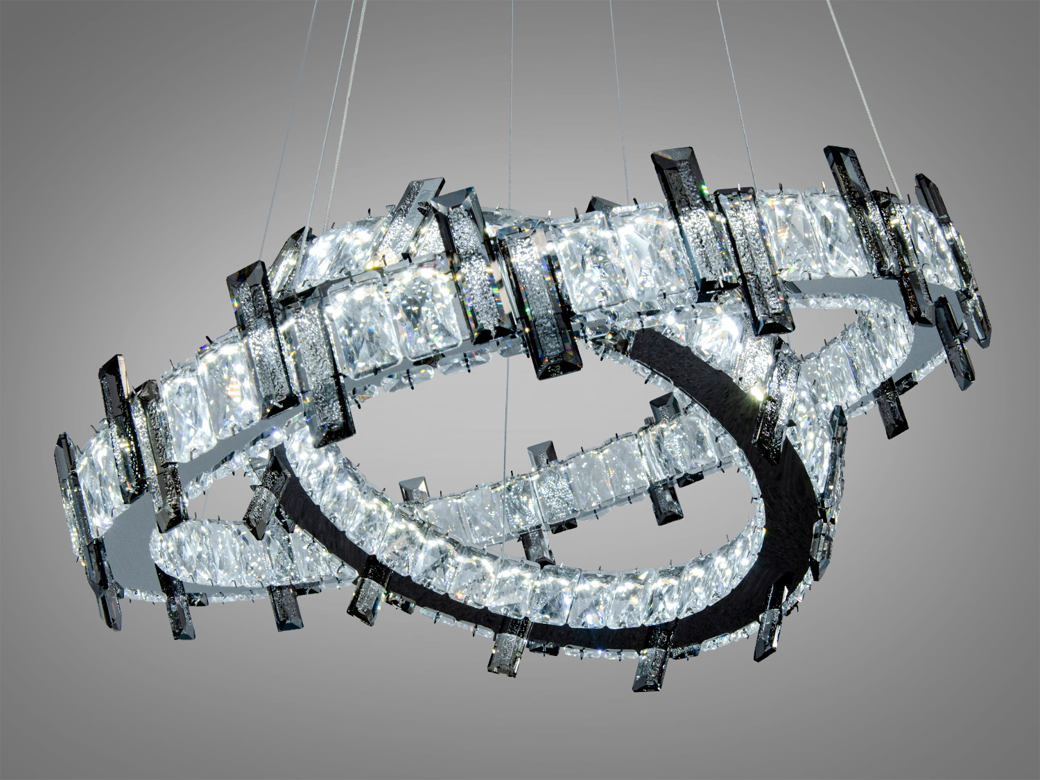 Кристалічна люстра з холодним білим світлом, підходить для високих стель. Виготовлена з металу та скла, забезпечує рівномірне освітлення.