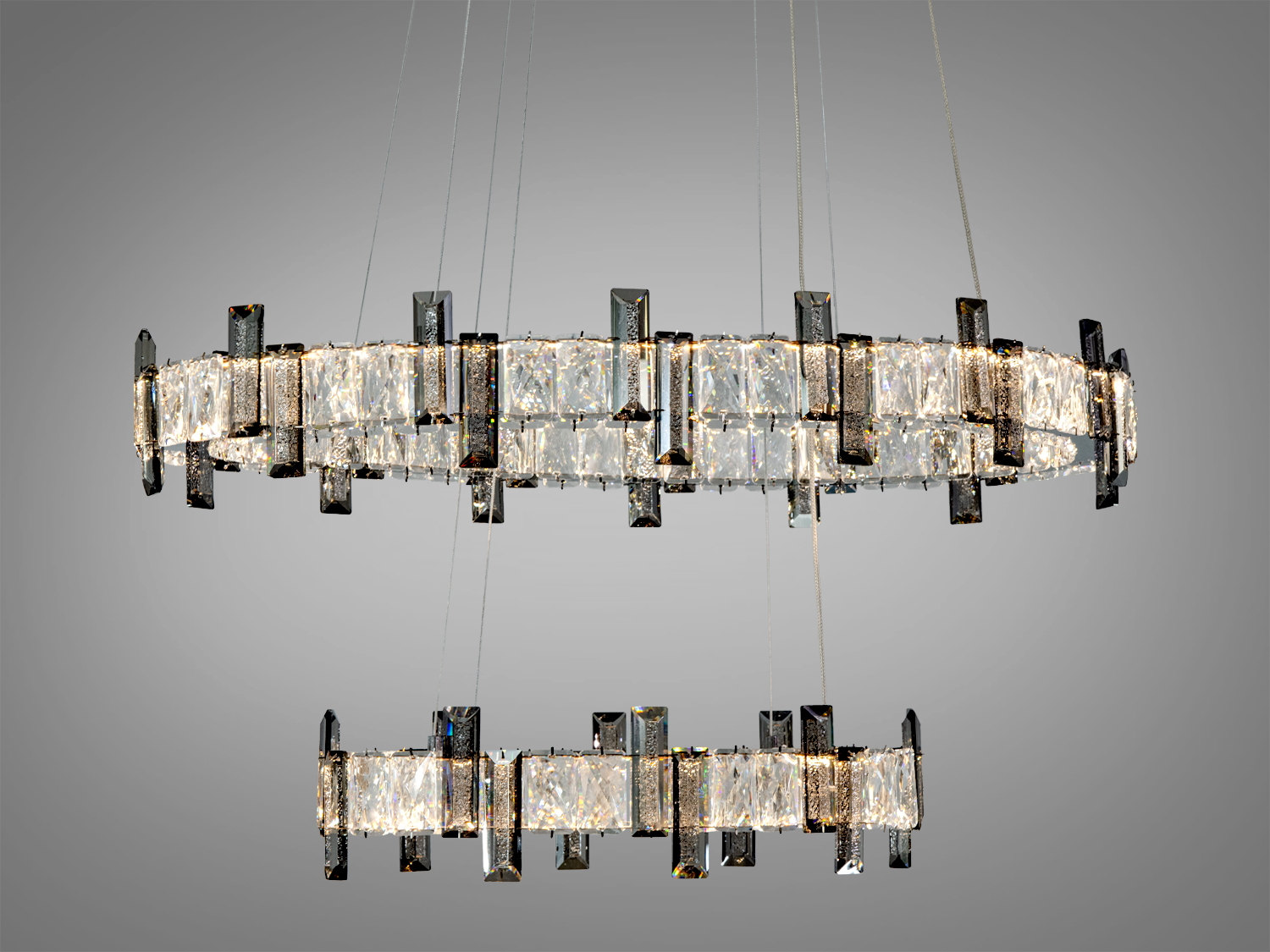 Люстра з двома рівнями кришталевих елементів, підвісний монтаж. Ідеальна для вітальні або їдальні.