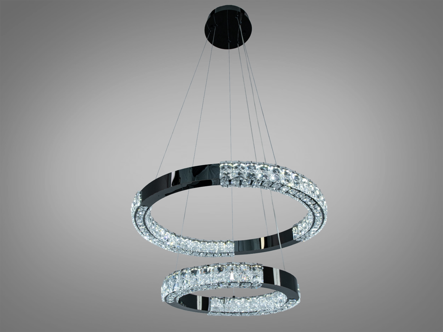 Люстра з двома кільцями, підвішена на тонких тросах. Ідеально підходить для сучасного інтер′єру.