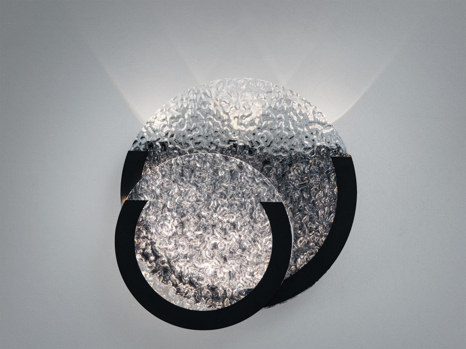 Настінний LED світильник бра 24 Вт, чорний. Скляний плафон дає мʼяке розсіяне світло для спальні, вітальні чи коридору. Монтаж на стіну.