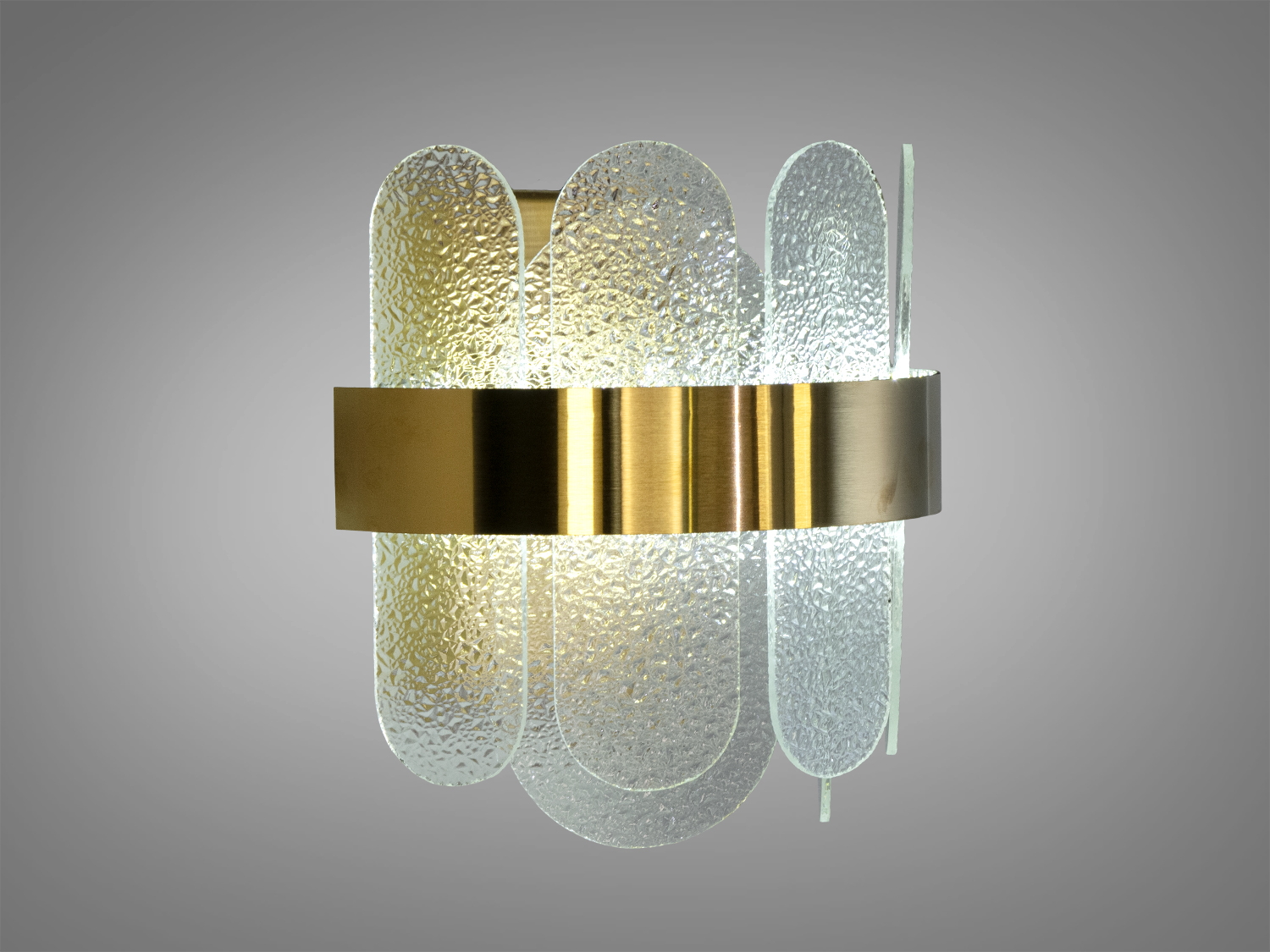 Світильник для стіни з прозорого текстурованого скла, оснащений металевим обідком, ідеальний для освітлення вітальні.