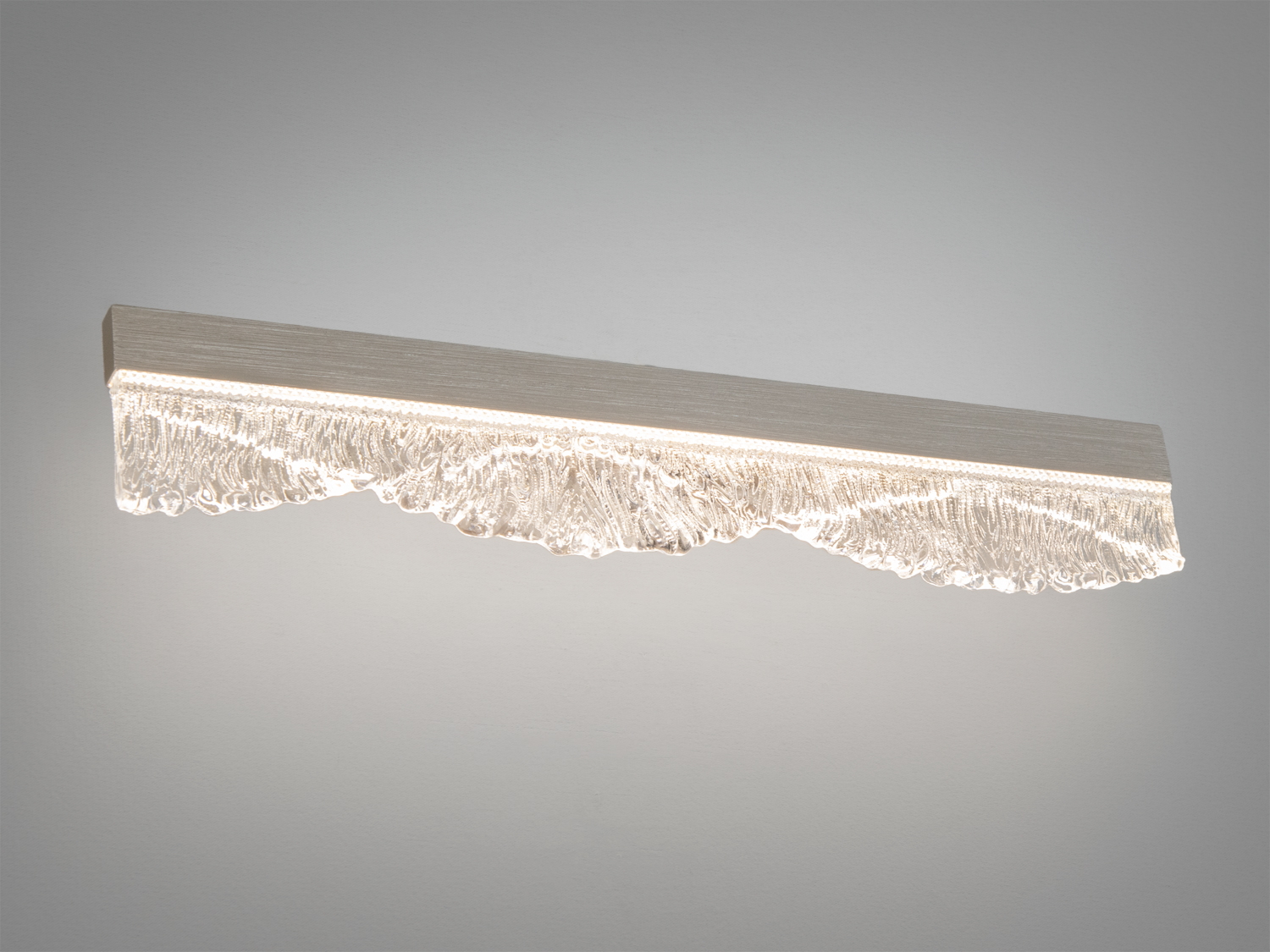 Настінний світильник з прозорого акрилу, хвилястий дизайн, підходить для освітлення сучасних приміщень, створює нейтральне біле світло.