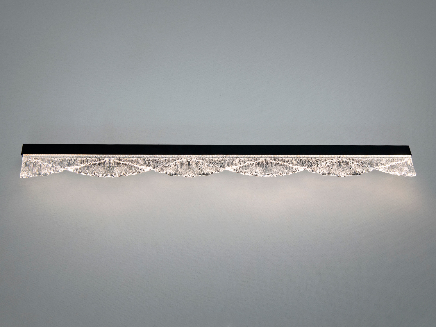 Лінійне настінне LED бра 20 Вт у чорному кольорі з акриловим розсіювачем і 3 режимами 3200K 4100K 6500K. Керування звичайним настінним вимикачем.