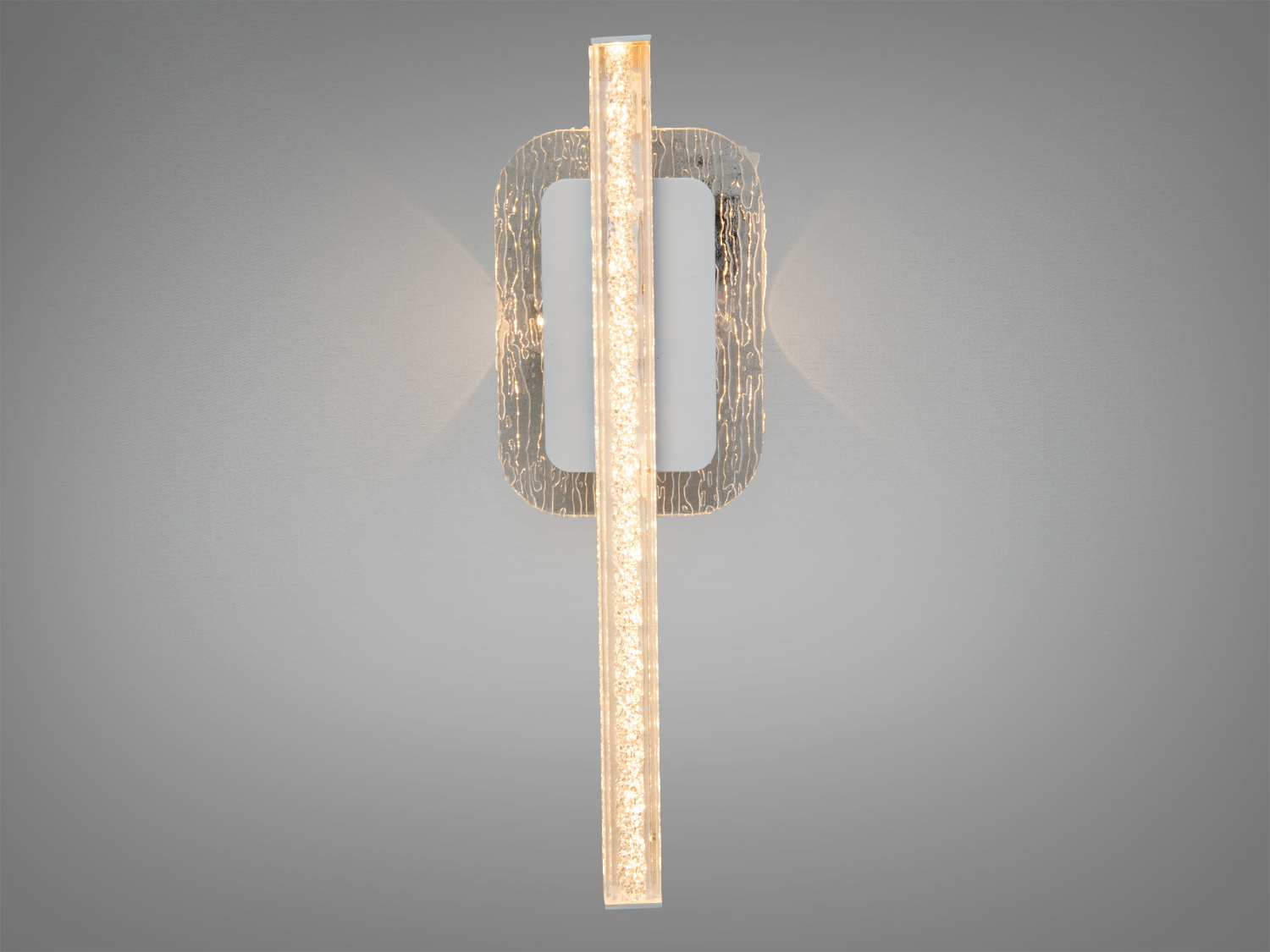 Вертикальний світильник з декоративною вставкою, що підкреслює сучасний стиль, ідеальний для вітальні або спальні.