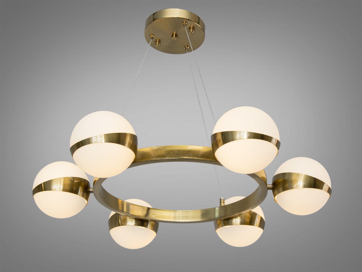 Підвісна люстра з 6 акрилових куль на бронзовому каркасі. Патрони G9, регульована висота, настінний вимикач. Орієнтовно для до 10 м². Лампи не входять.