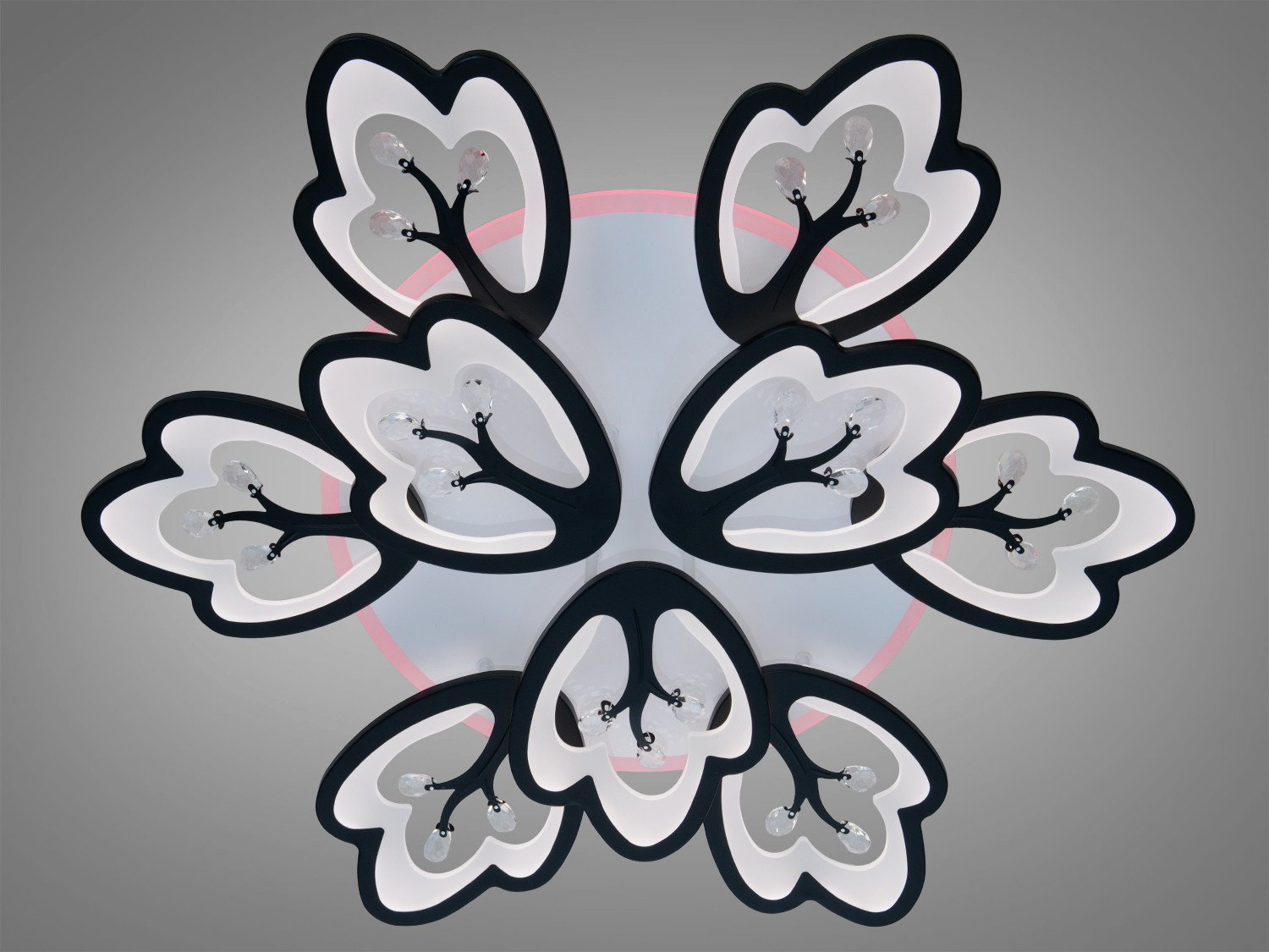 Стельовий світильник з пелюстками, що нагадують листя, створює м′яке освітлення для вітальні.