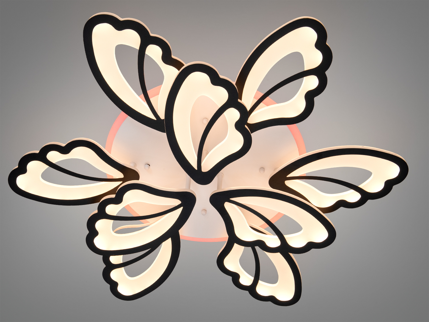 Декоративний світильник у формі квітки з теплим світлом та пультом. Підходить для сучасних інтер′єрів.