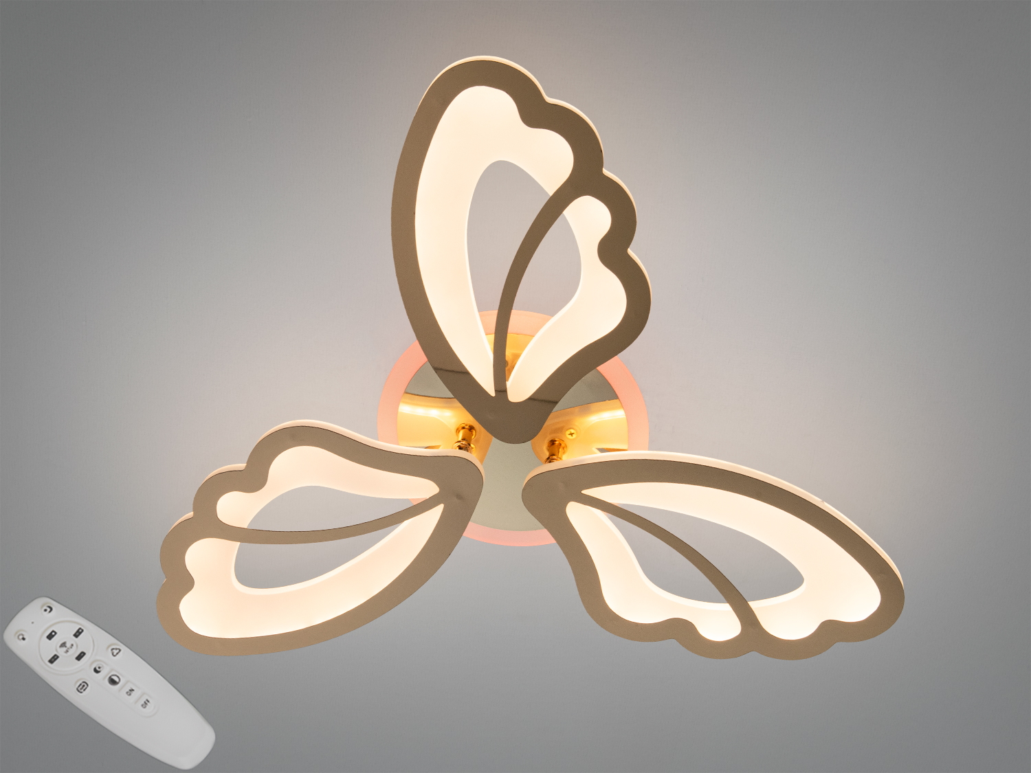 Світлодіодна стельова люстра 50 Вт у золоті з пультом і триколірною підсвіткою основи. Для кімнат до ~9 м², 3 світлові модулі-пелюстки.