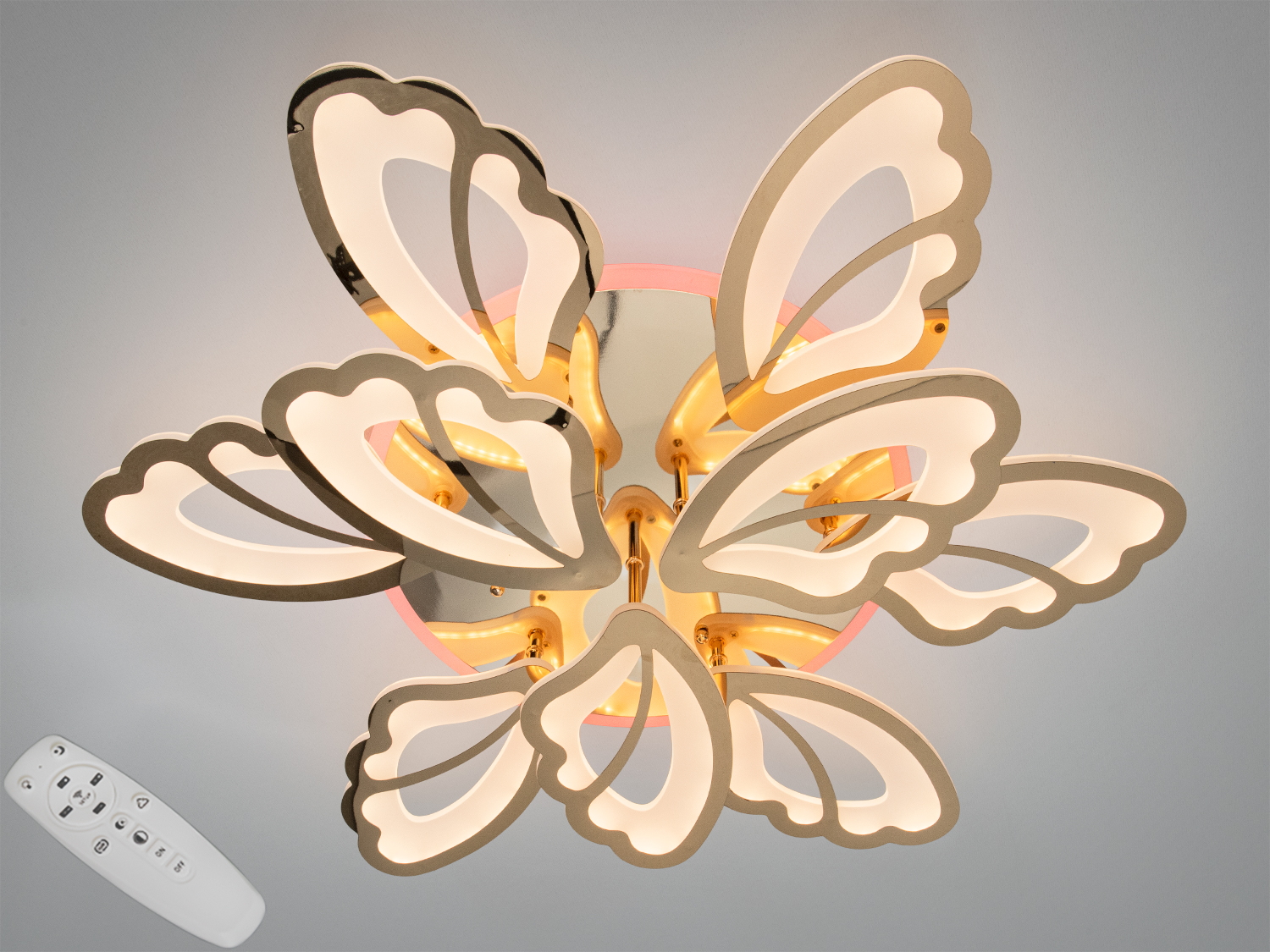 Стельова LED люстра у золоті, 140 Вт, 9 модулів, пульт і три відтінки білого. Підходить орієнтовно для площі до 24 м², накладний монтаж, декоративна підсвітка основи.