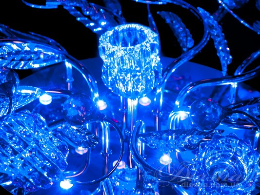 Галогеновая люстра со светодиодной подсветкой