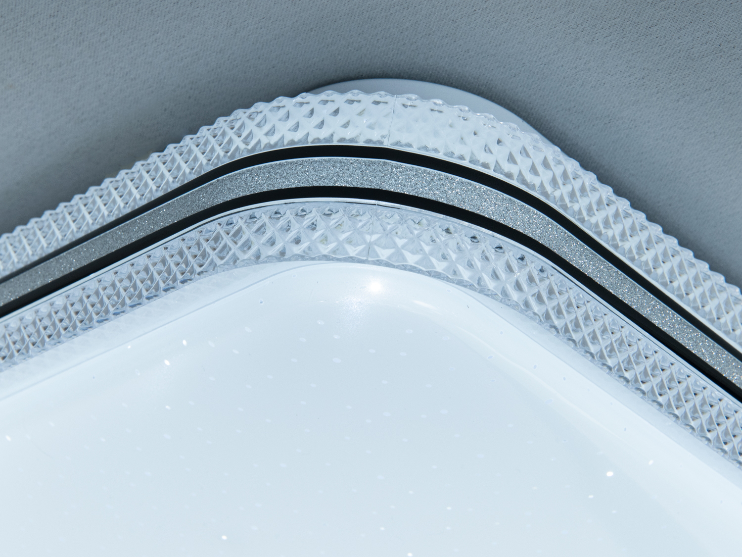 Світлодіодна стельова панель чорна 94Вт до 16м²