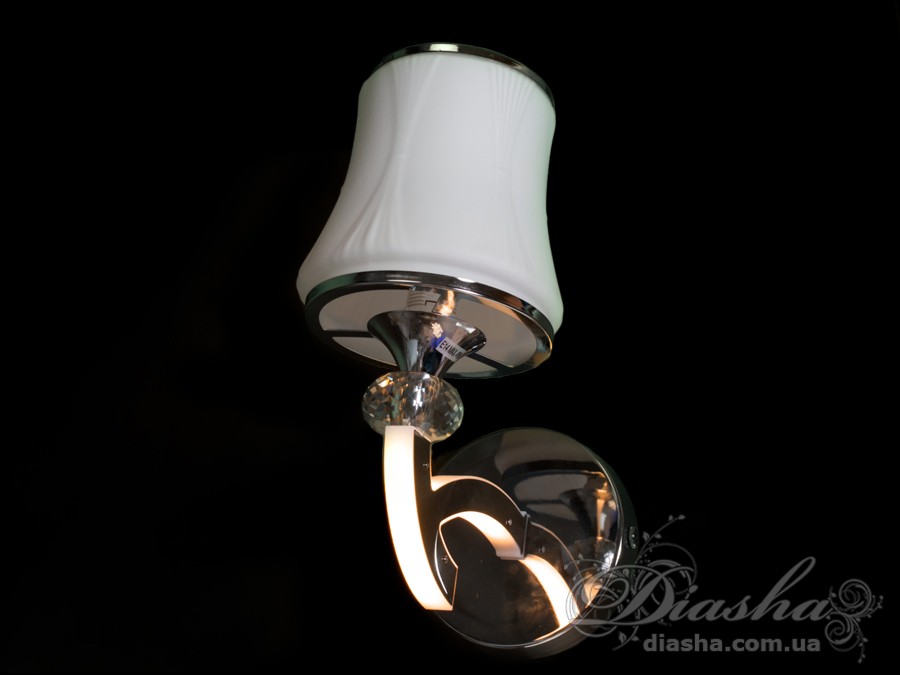 Настінне бра на 1 лампу зі світловим ріжком виконано в традиційному класичному стилі, зроблено зі скла і металу, може використовуватися як самостійний світильник (вбудовані світлодіоди мають потужність 5W, а також можна поставити лампу потужністю до 40W), так і в якості доповнення до класичних світлодіодним люстр серії 8341.