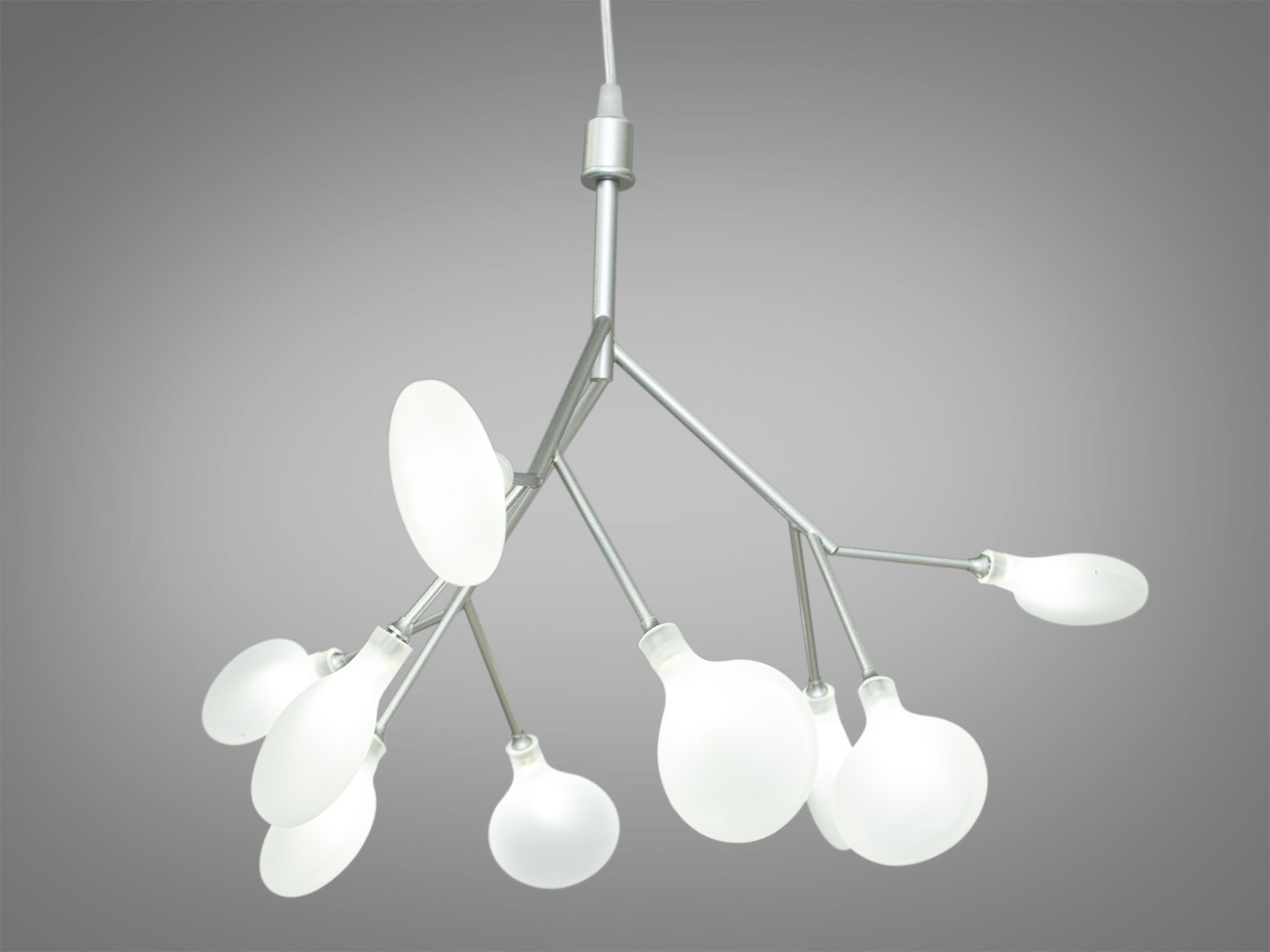 Підвісна люстра Diasha Світлячок 887-9ASL у сатиновому хромі з 9 матовими плафонами. Регульована висота й м’яке розсіяне світло для кухні, їдальні та вітальні.