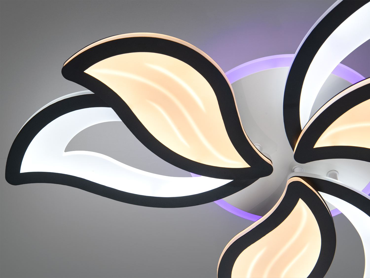 Стельова LED люстра Diasha пелюстки біла 78W