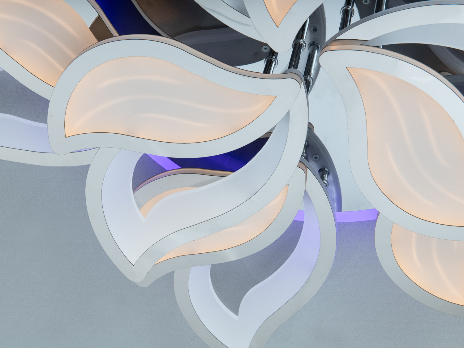 Стельова LED люстра квітка хром 225Вт пульт 40м²