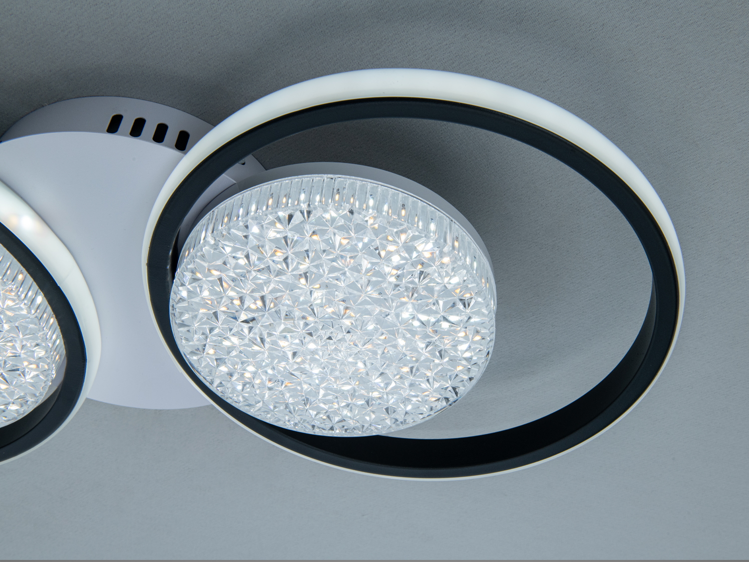 Люстра стельова кільця чорна 2+2 60Вт CCT пульт