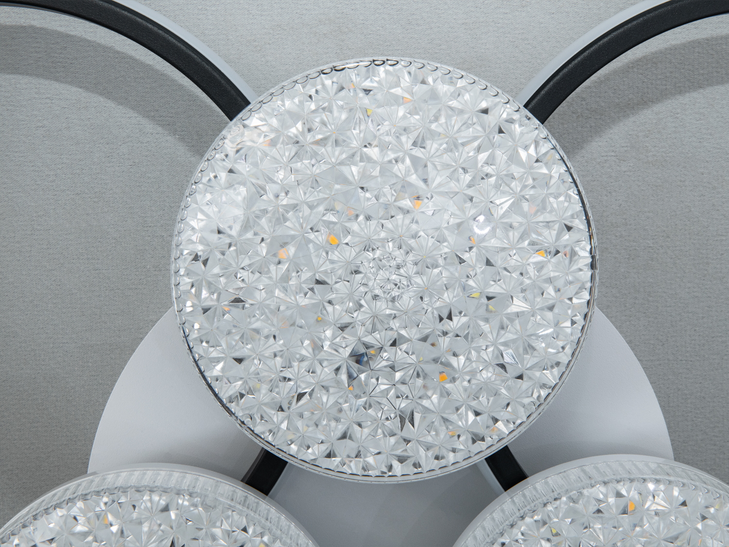 Люстра стельова Diasha 79W 3+3 чорна біла пульт