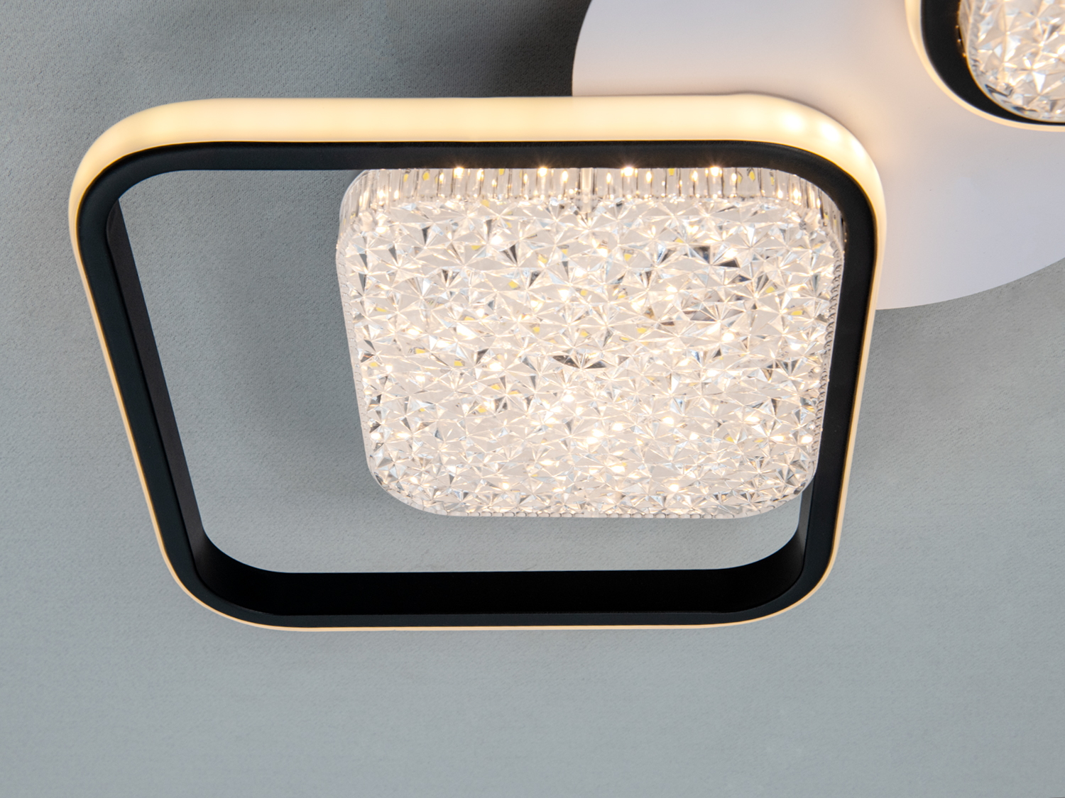 Стельова LED люстра чорна 70Вт 2x2 з пультом