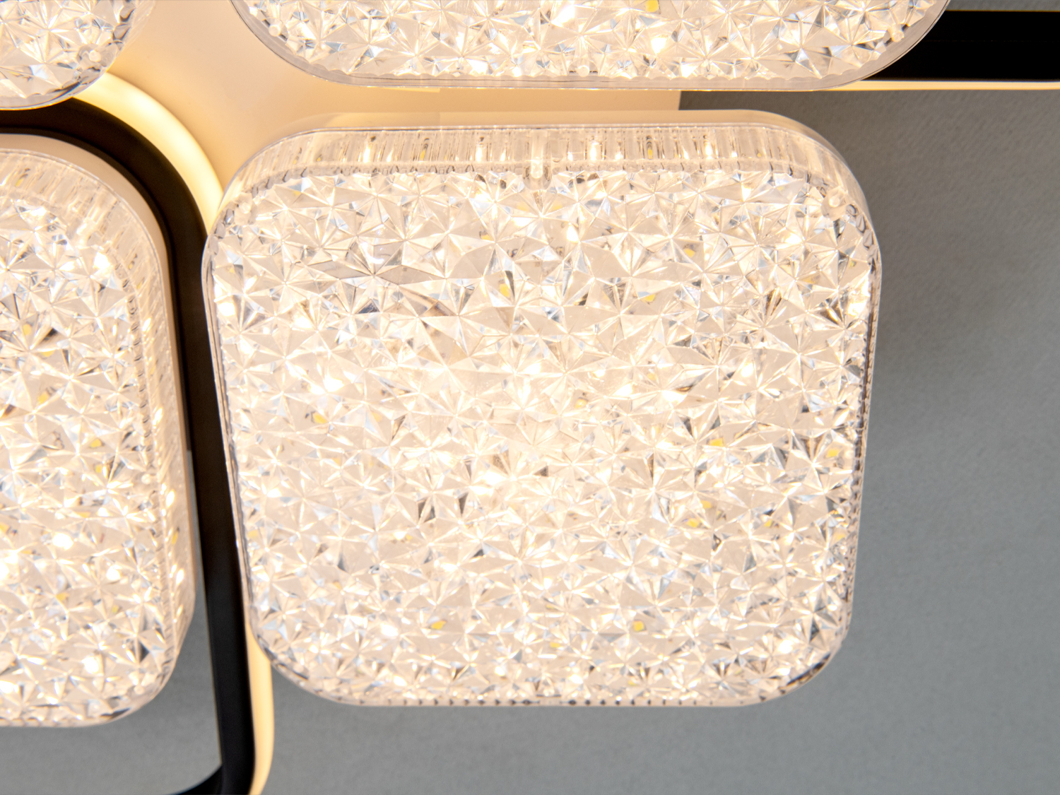 Стельова LED люстра чорна 95Вт 6 модулів з пультом