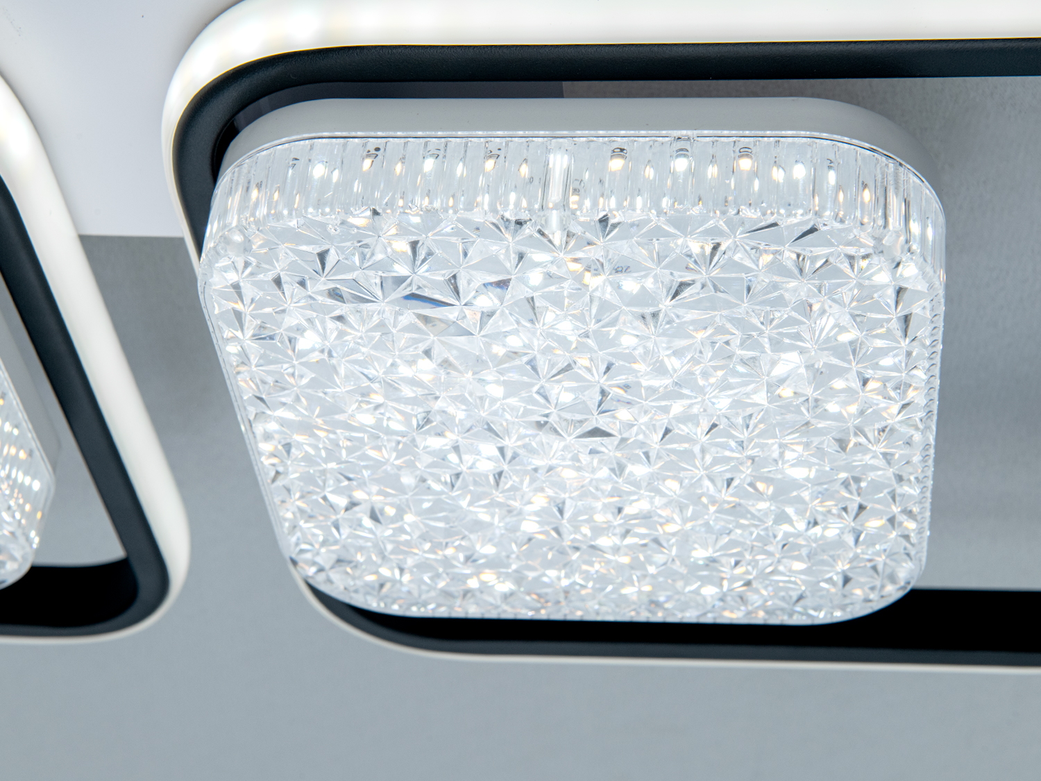 Стельова LED люстра чорна 4+4 модулі 140 Вт ПДУ