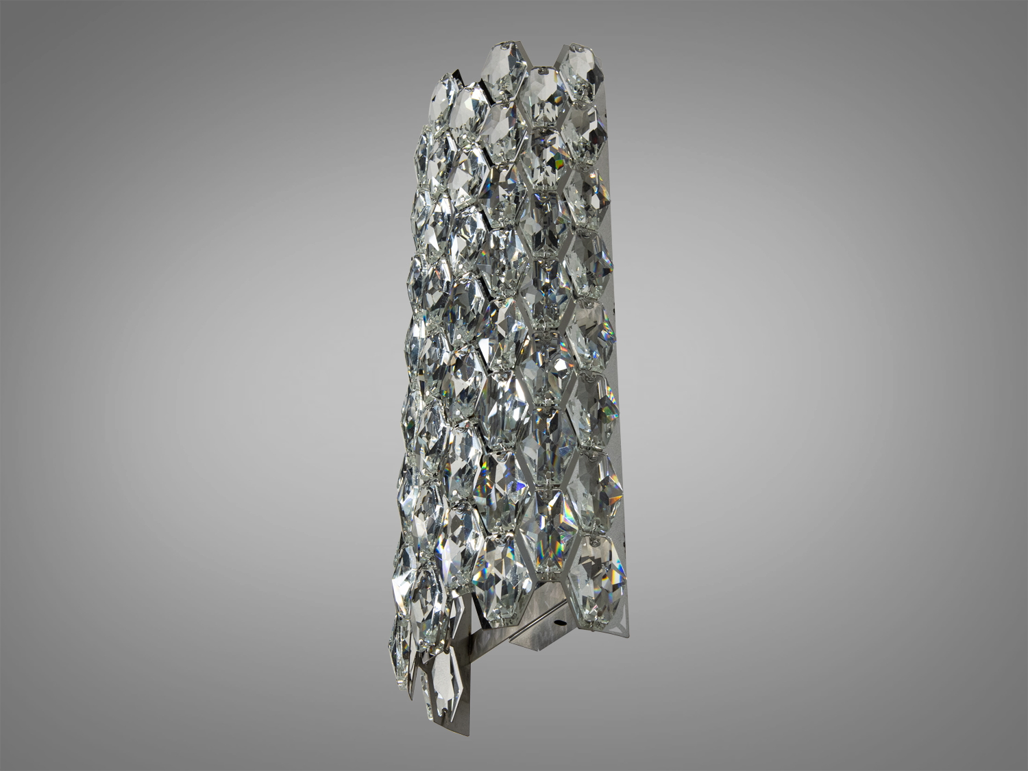 Світильник з кристалами, що мають ромбічну форму, підходить для настінного монтажу. Відмінно підкреслить стильний дизайн кімнати.