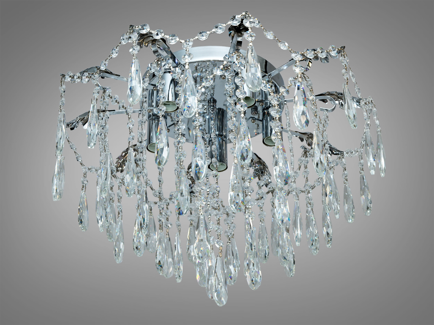 Стельовий світильник з кришталевими підвісками, що відбивають світло. Ідеальний для розкішних інтер′єрів.