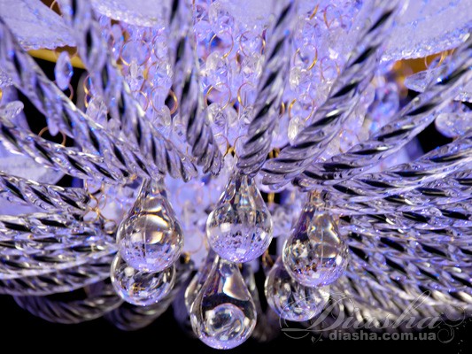 Витончена люстра для квартир з невисокою стелею