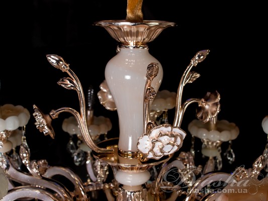 Елегантна кришталева люстра