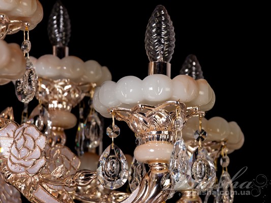 Елегантна кришталева люстра