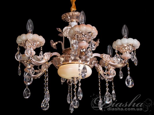 Елегантна кришталева люстра