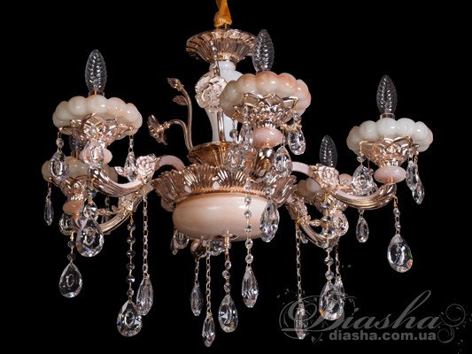Елегантна кришталева люстра