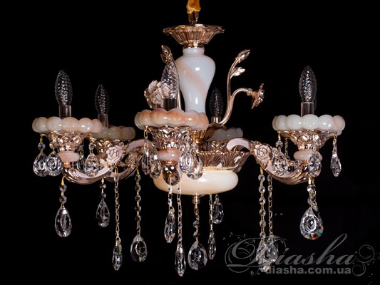 Елегантна кришталева люстра