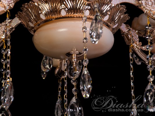 Елегантна кришталева люстра
