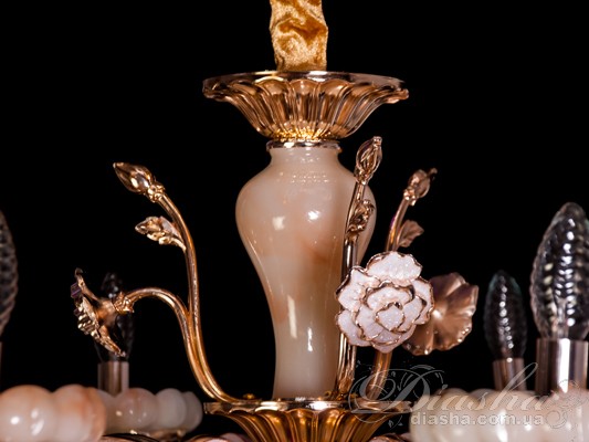 Елегантна кришталева люстра