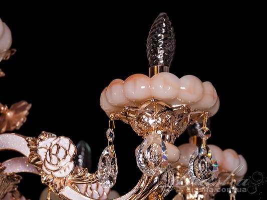 Елегантна кришталева люстра