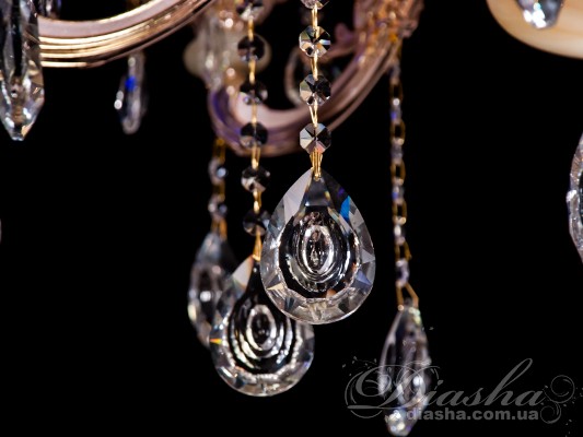 Елегантна кришталева люстра