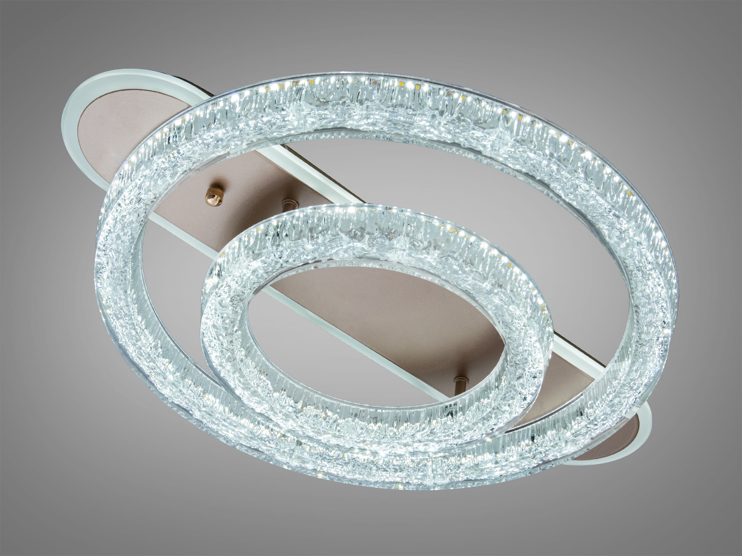 Світлодіодний світильник з овальними кільцями. Вбудований монтаж, підходить для офісних приміщень. Холодне світло для робочого середовища.