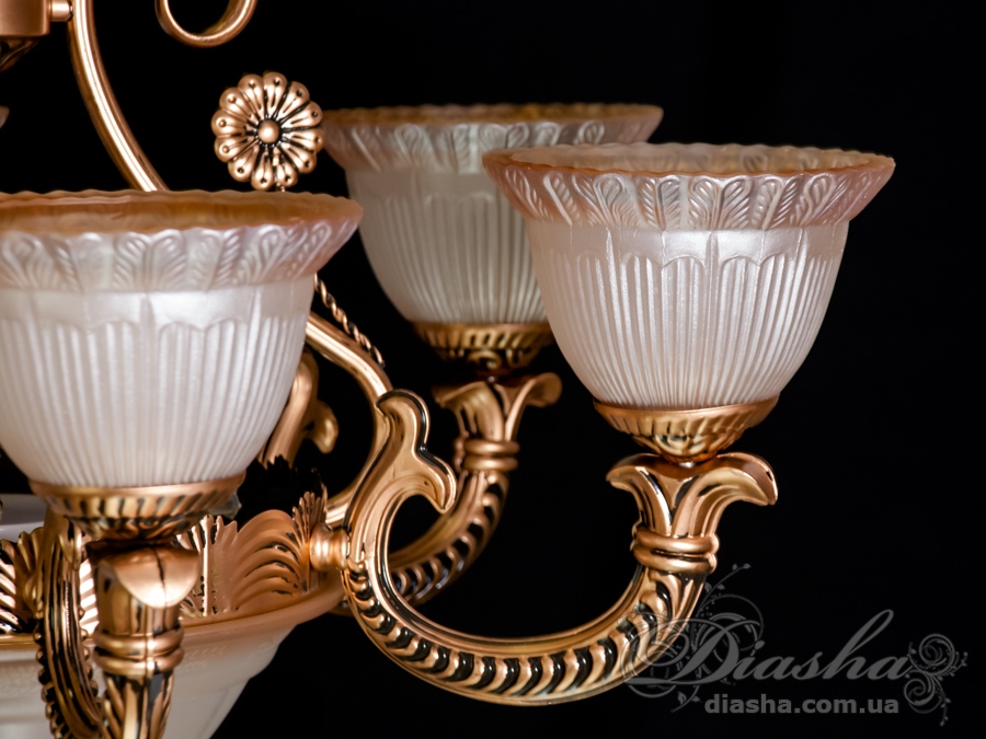 Люстра в римському стилі